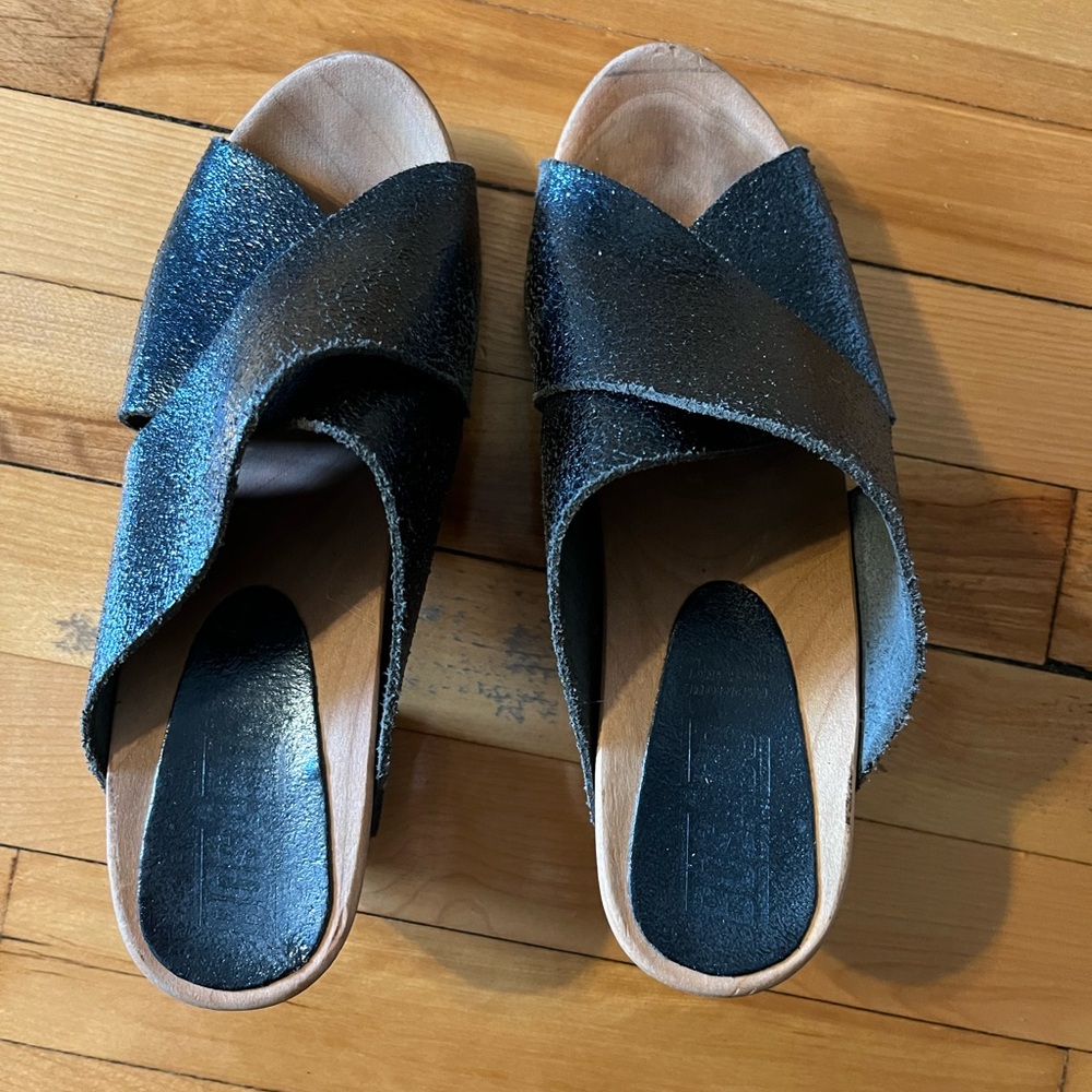 Navy blue Mules with Criss-Cross Design